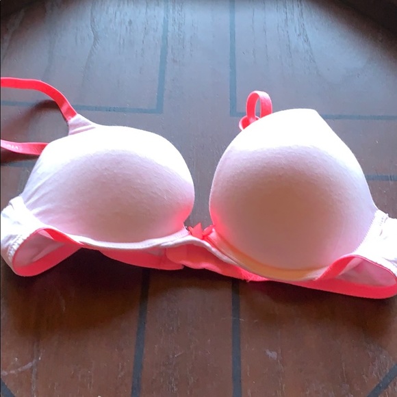 Victoria's Secret Other - Victoria Secrets 34B t-shirt type hot pink L-new